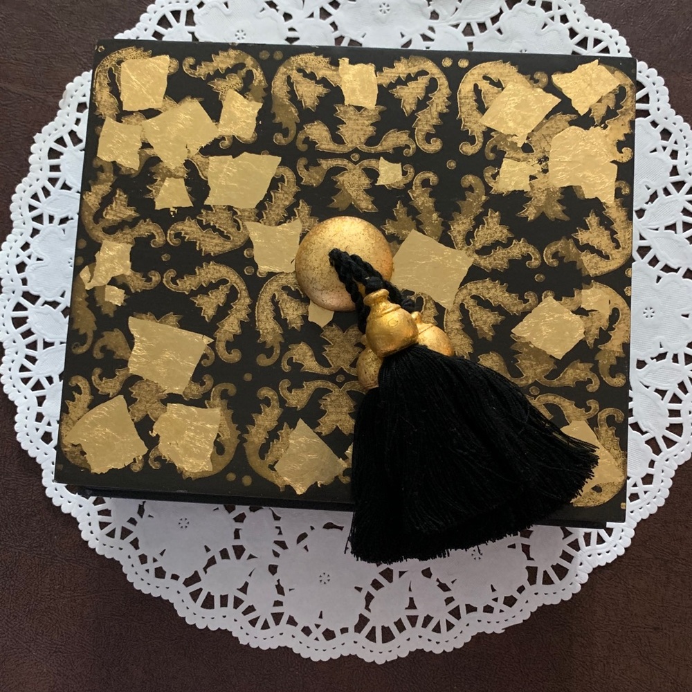 GONGDEE GALLERY WOODEN GOLD LEAF